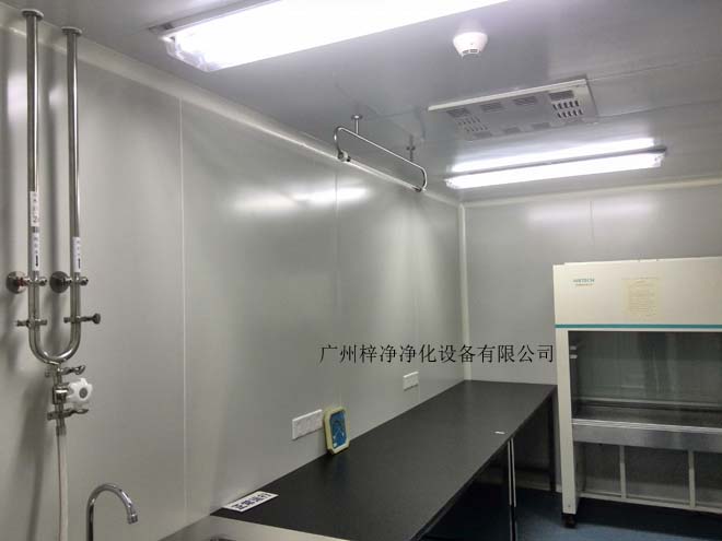 建造和使用潔凈室能有效減少室內誘入、產生及滯留粒子。